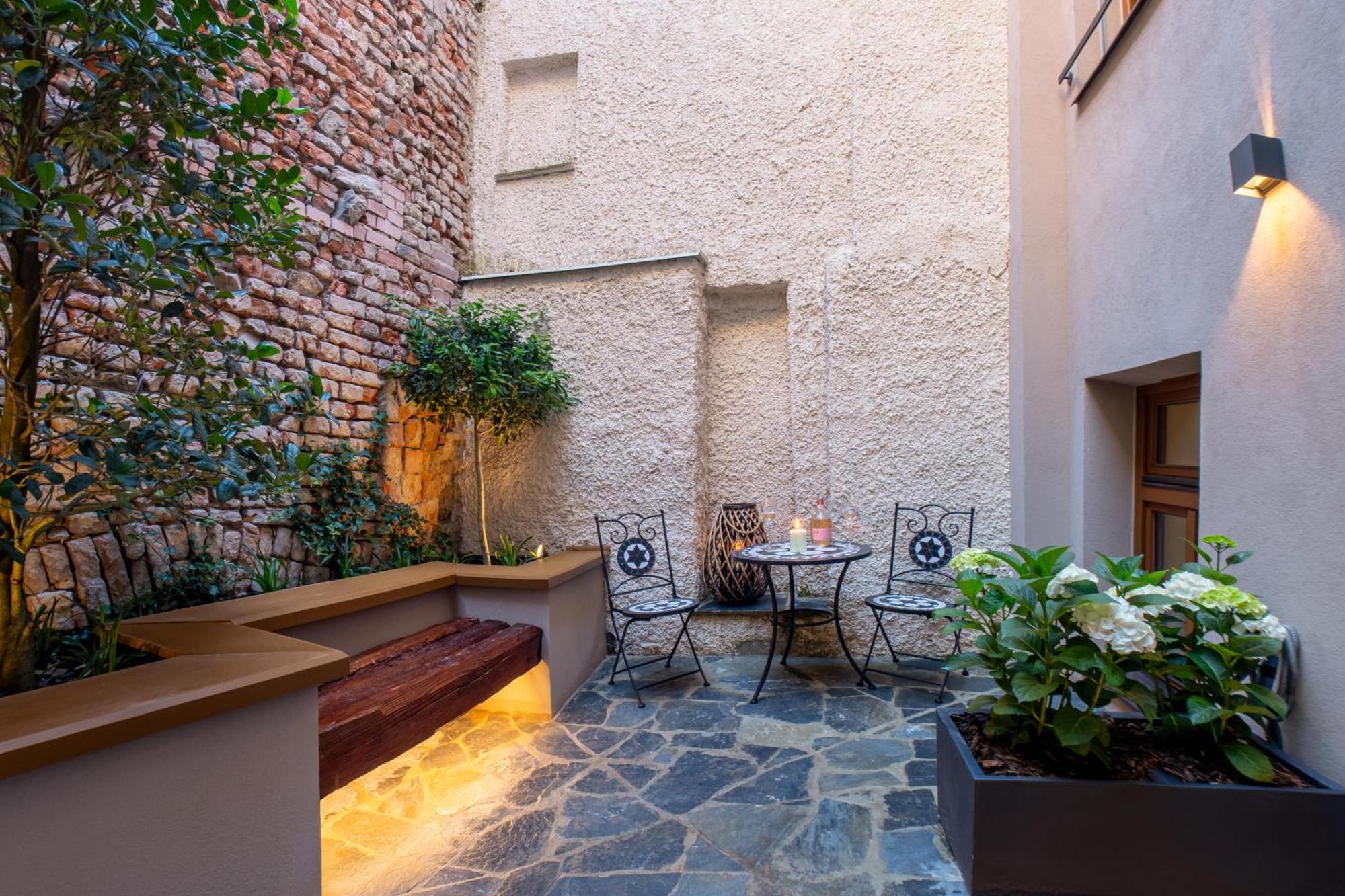 White Wolf Boutique Apartments Olomouc Bagian luar foto