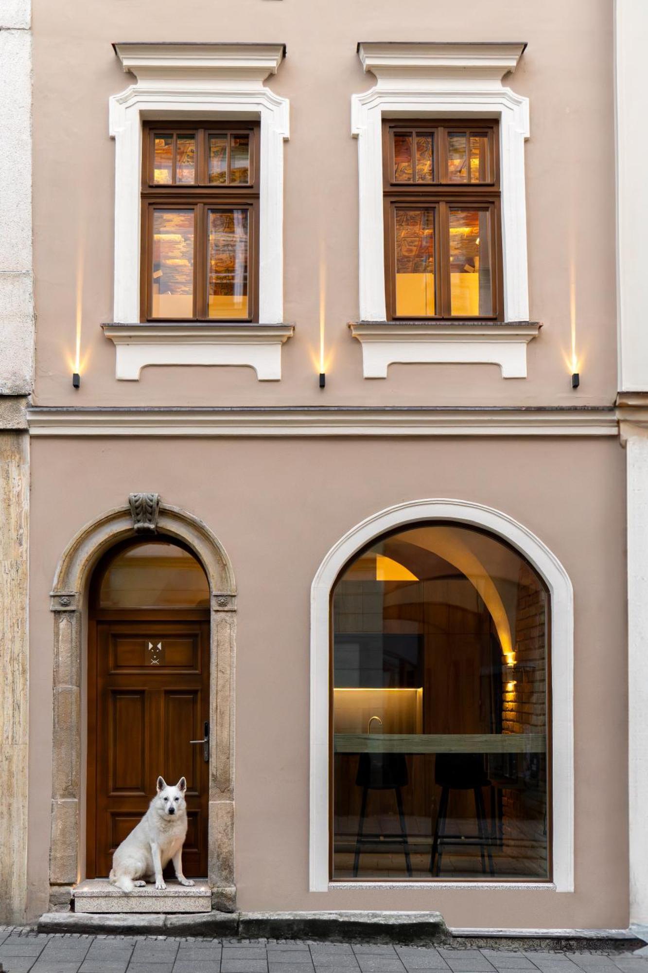 White Wolf Boutique Apartments Olomouc Bagian luar foto