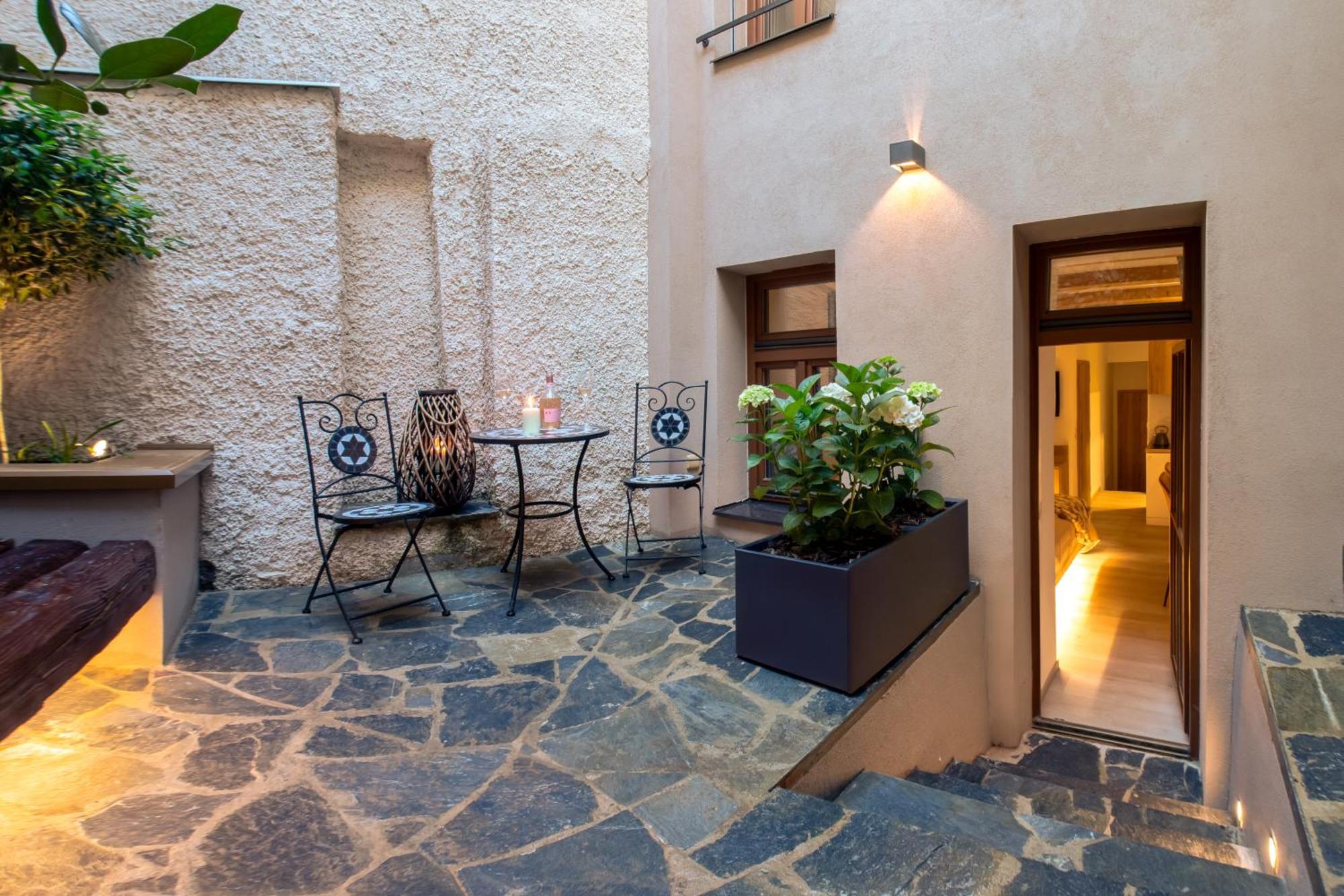 White Wolf Boutique Apartments Olomouc Bagian luar foto