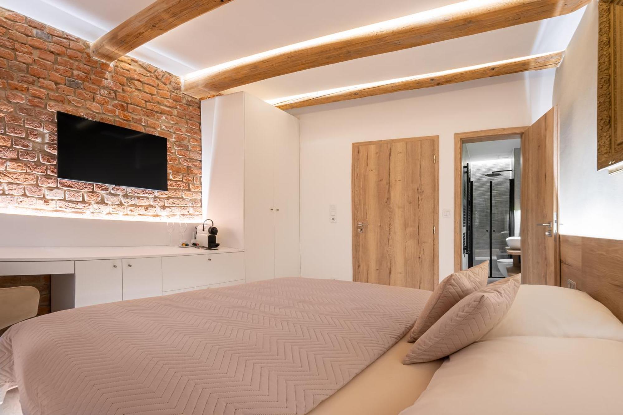 White Wolf Boutique Apartments Olomouc Bagian luar foto